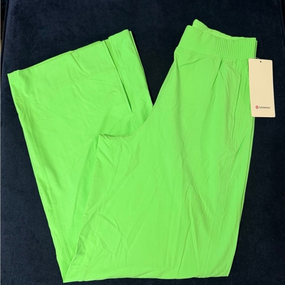 NWT Lululemon Stretch Woven Wide-Leg High-Rise Pant size Medium - Picture 2 of 5